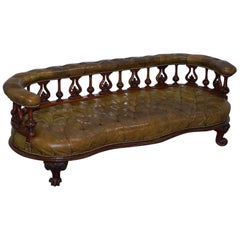 Seltene frühviktorianische um 1840 Ein von einer Art Chesterfield Leder Bank Sofa