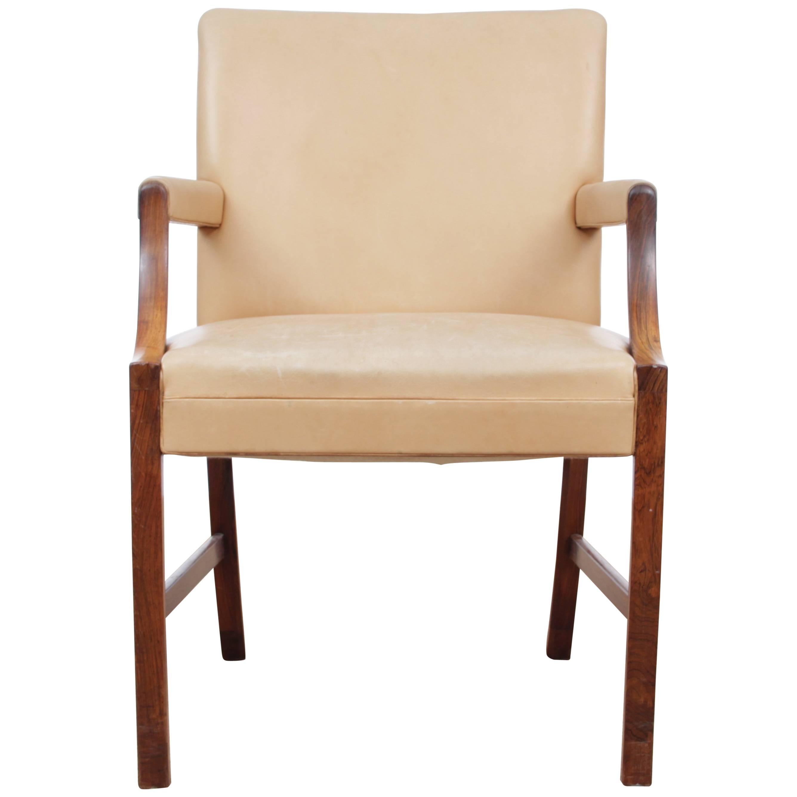 Moderner Sessel aus der Jahrhundertmitte von Ole Wanscher aus Palisanderholz im Angebot