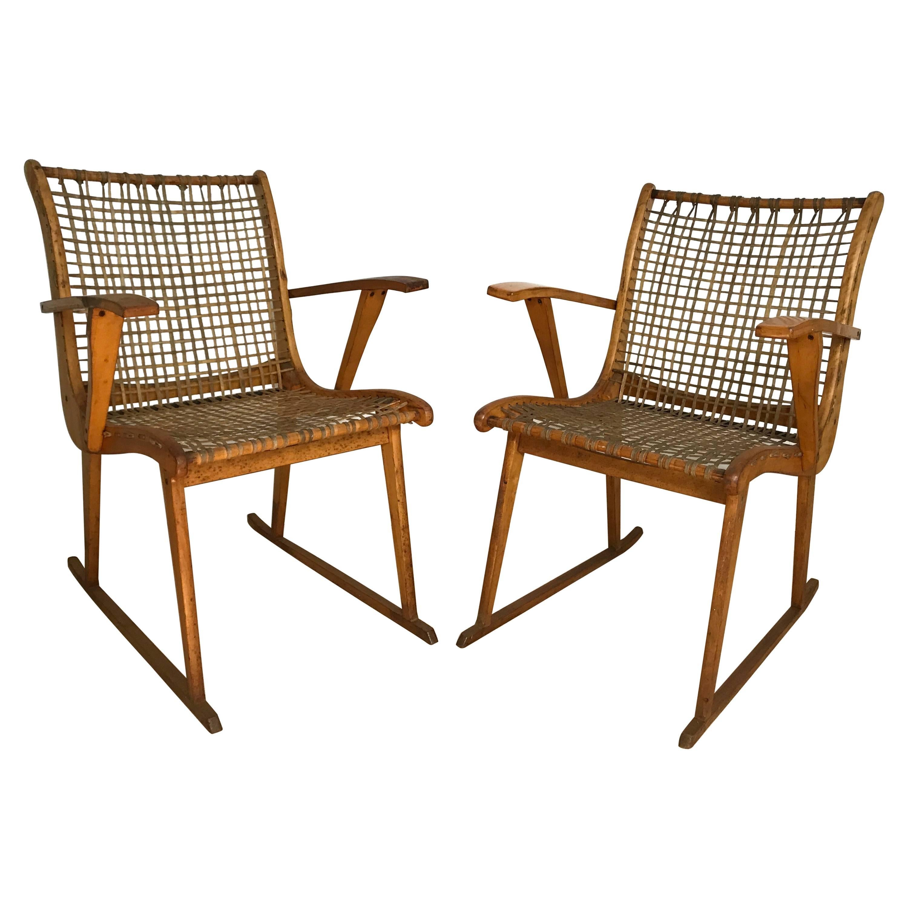 Ein Paar Sessel aus Rohleder und gebogenem Eschenholz von Vermont Tubbs Furniture.