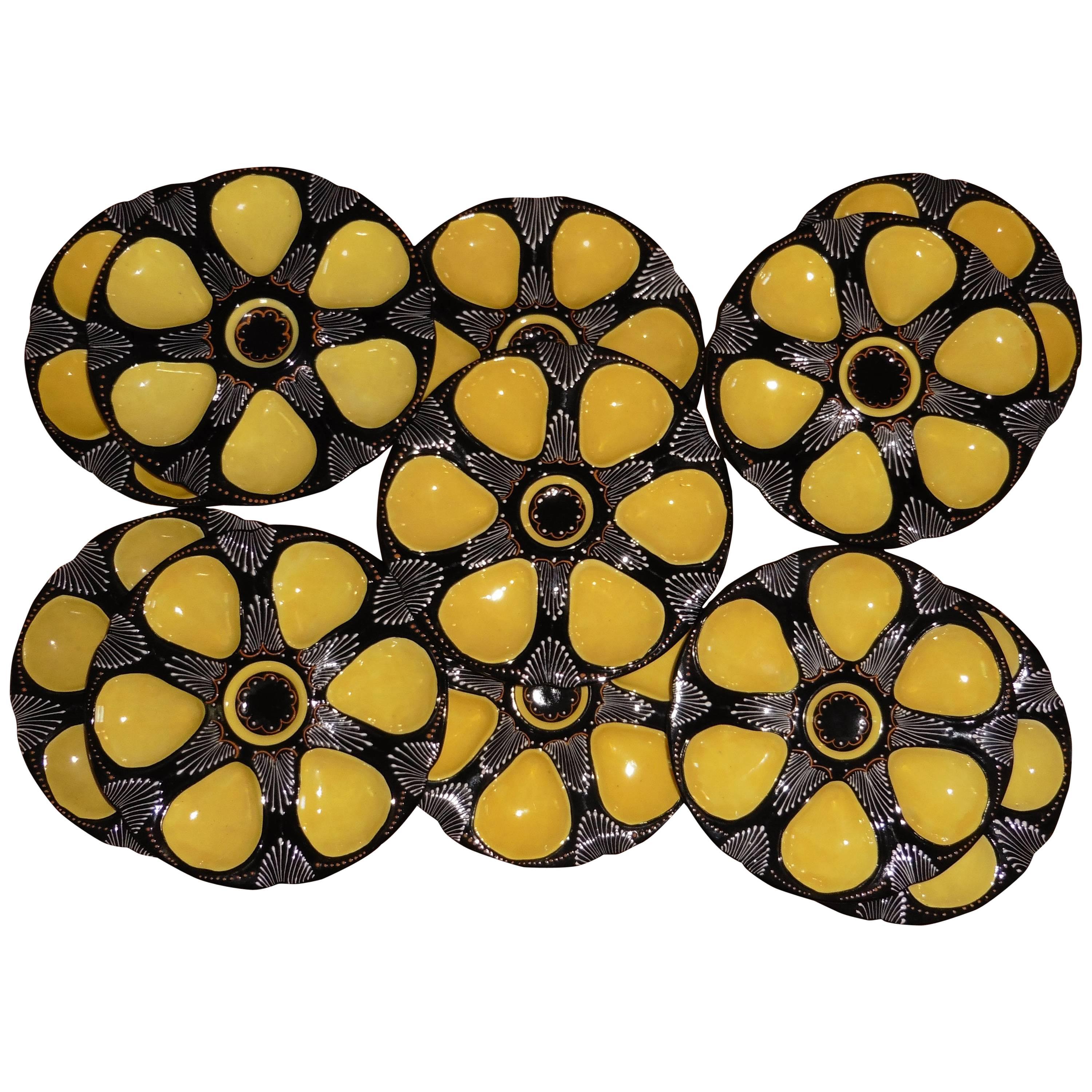 French faience black and yellow oyster plate signed Quimper, circa 1940.
