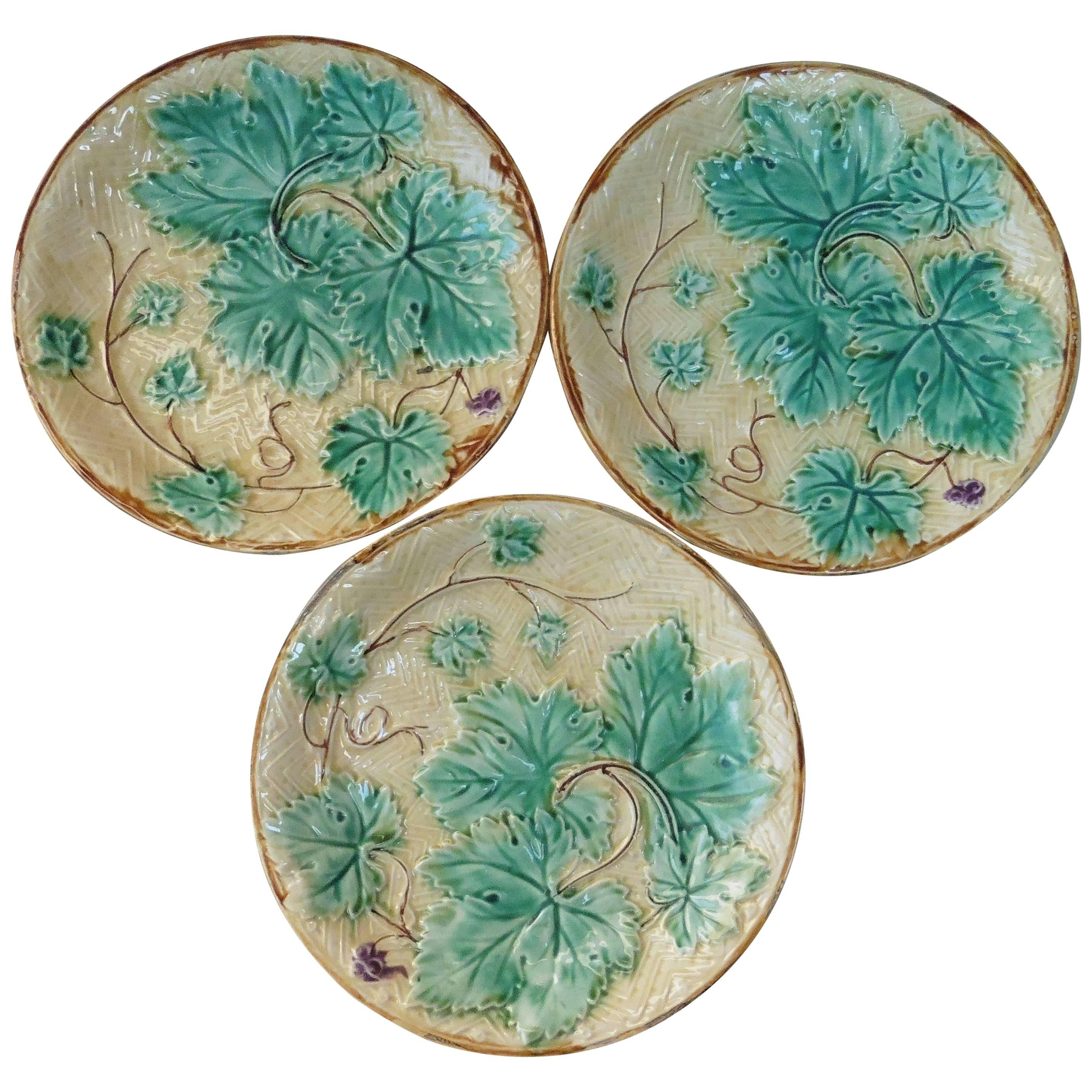 French Majolica Leaves Plate Onnaing, circa 1900