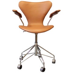 "Seven" Office Chair, Model 3217, by Arne Jacobsen and Fritz Hansen