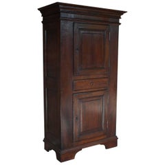Armario de madera de roble del siglo XX