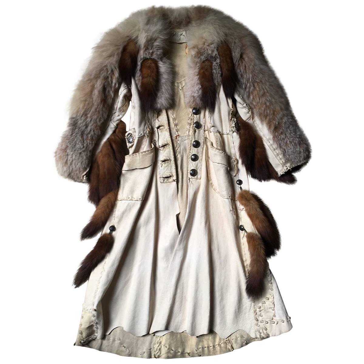 Cape in White Patinated Leather , Fox, Wolf Sioux Style