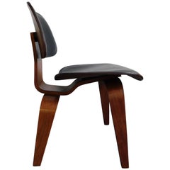 DCW-Stuhl aus Leder:: Sonderanfertigung von Charles und Ray Eames für Herman Miller:: 1950er Jahre