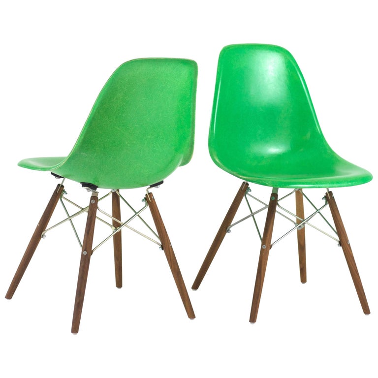 Pair of Eames DSW Chairs in Green For Sale at 1stDibs