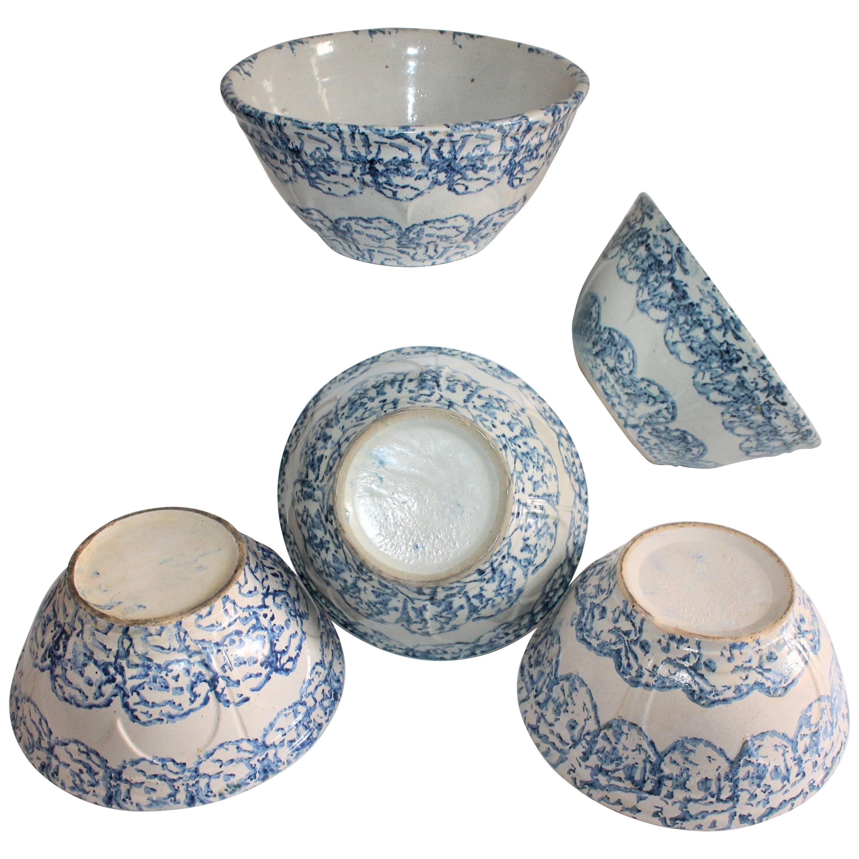 Collection de bols mixtes en poterie de Sponge Ware du 19e siècle