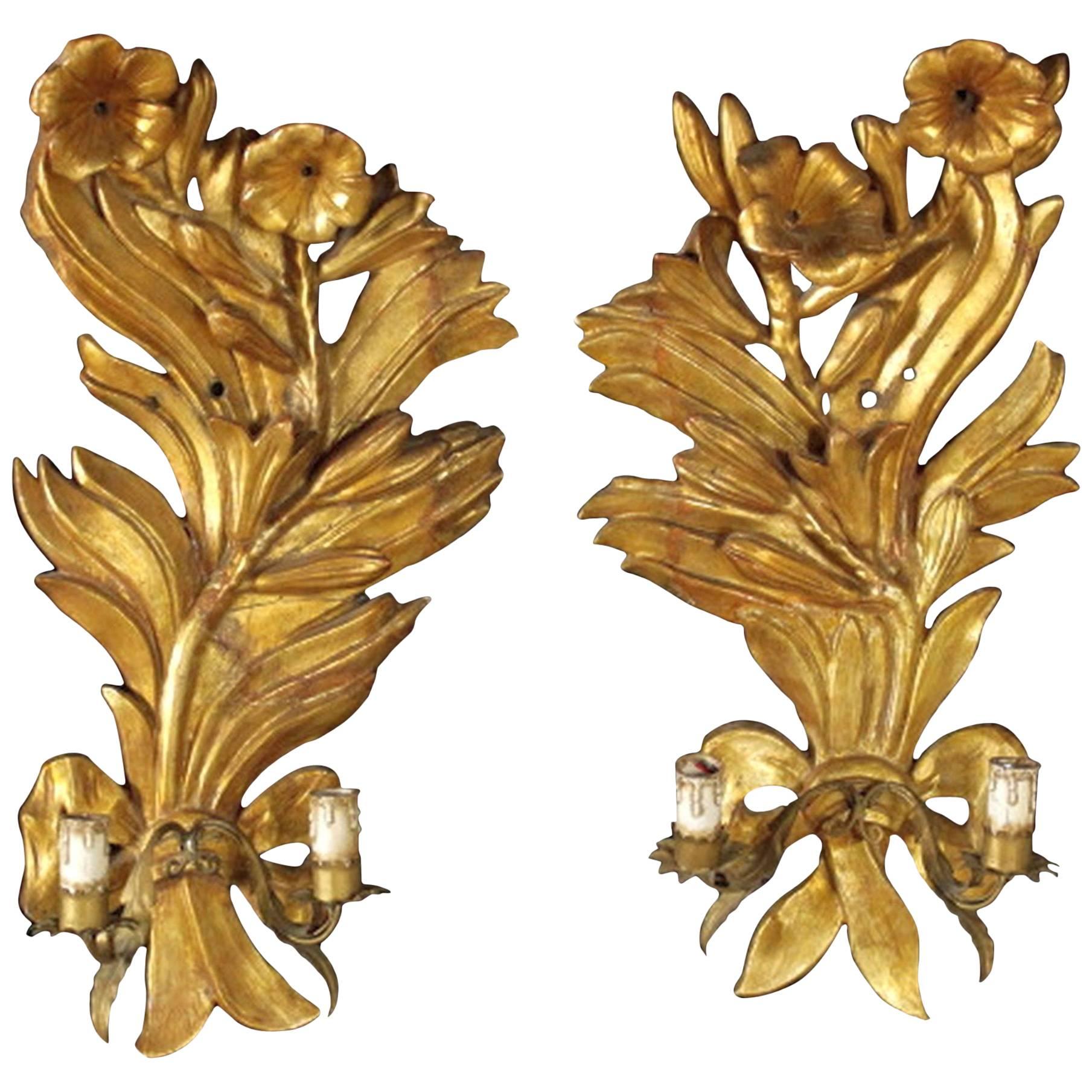 Pair of Italian Giltwood and Tôle Sconces For Sale