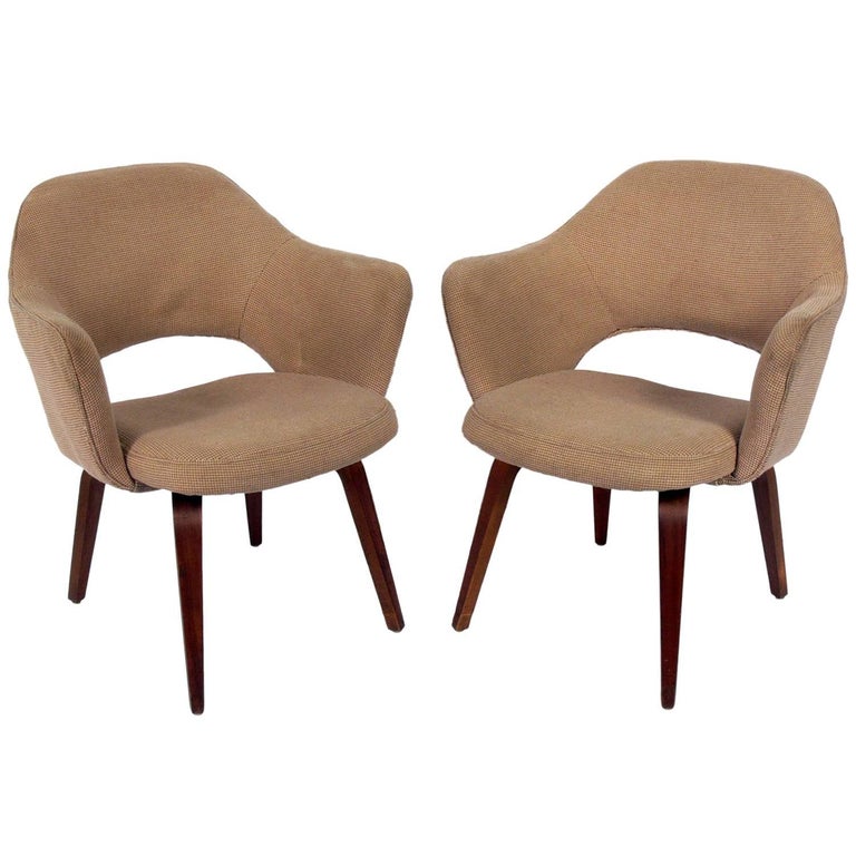 Pair of Executive Series 71 Lounge Chairs by Saarinen for Knoll at 1stDibs