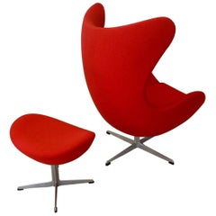 Vintage Beautifully restored red Arne Jacobsen Fritz Hansen Egg Chair with Ottoman