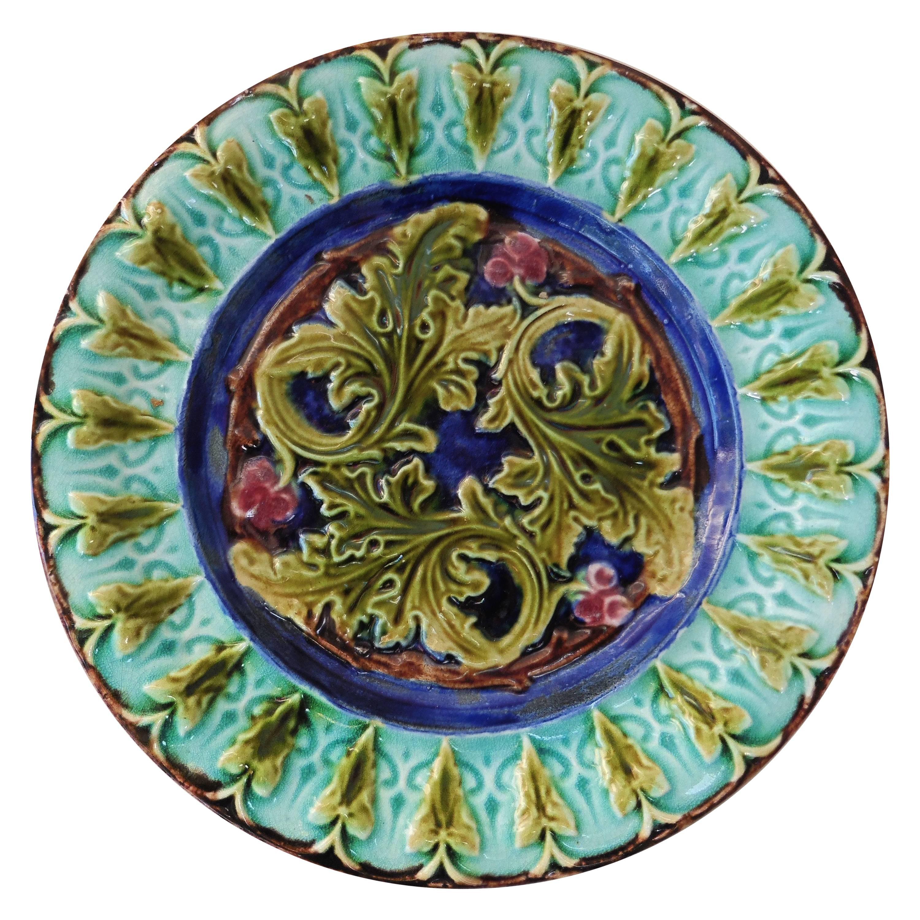 French Majolica Acanthus Leaves Plate, circa 1890