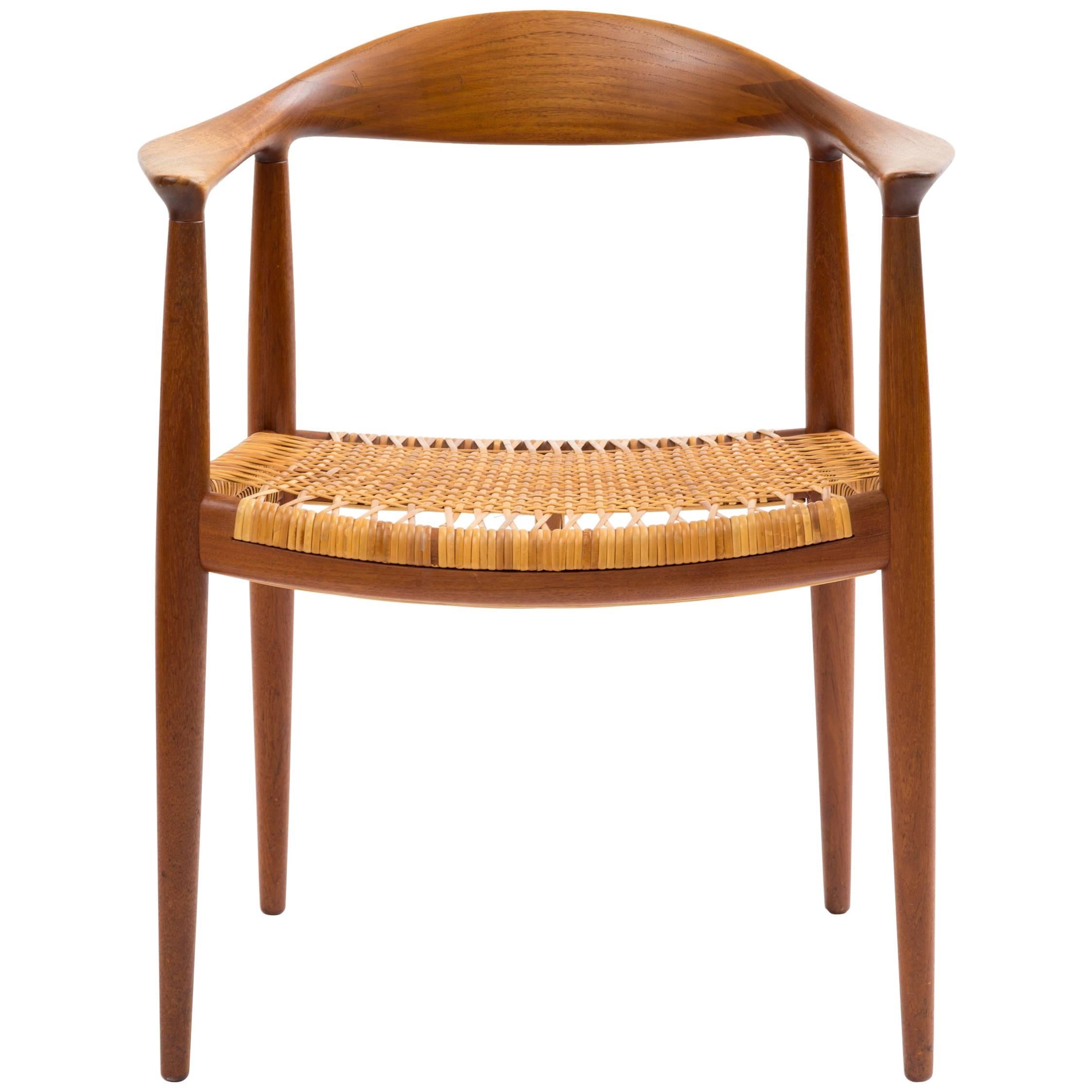 Hans J Wegner: Modell JH501 „Stuhl Modell JH501“ aus Teakholz mit originalem Rohrsitz 