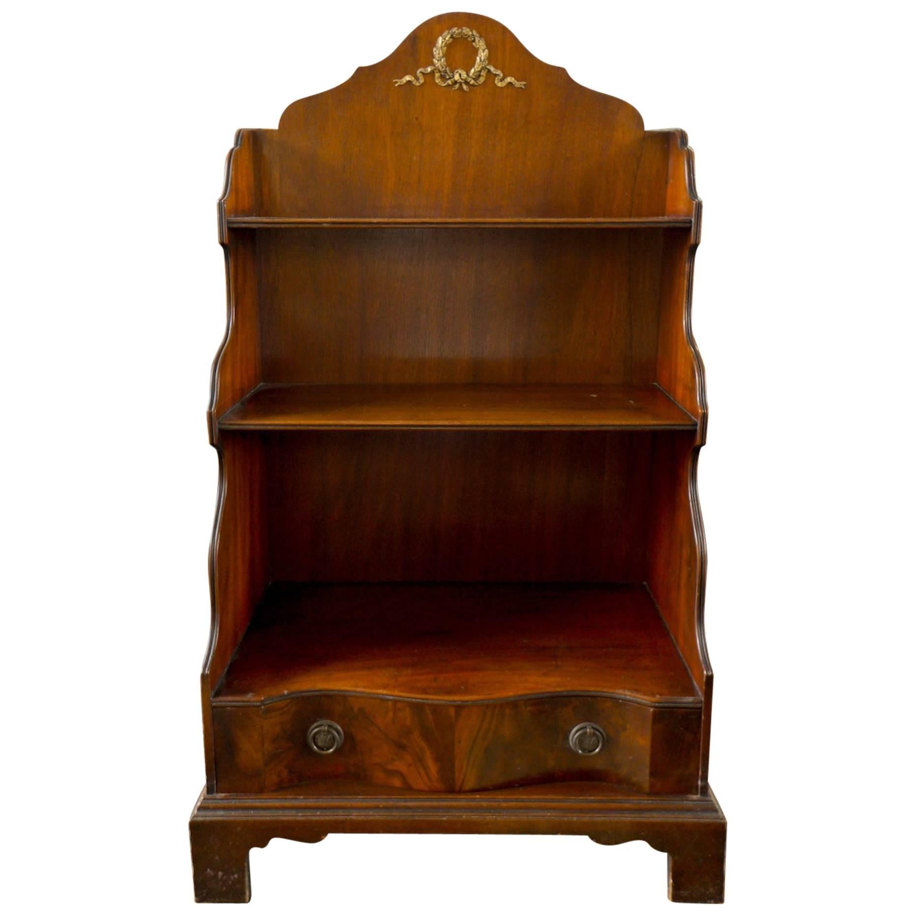 Early 19th Century Mahogany Waterfall Bookcase with Three Shelves For Sale