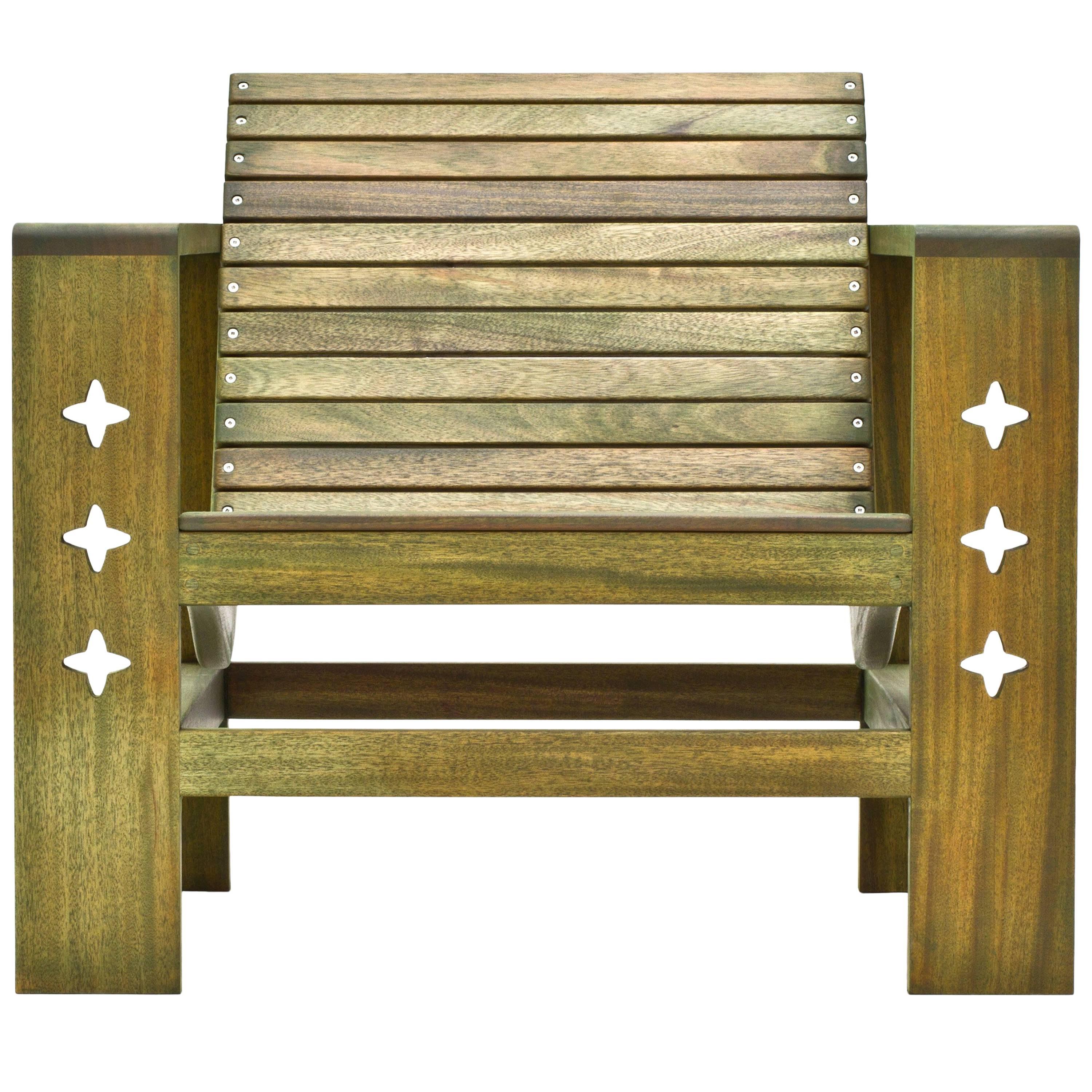 Uti 'Ooh-Tee' Loungesessel aus Mahagoni mit salbeifarbener Oberfläche, Wooda Original
