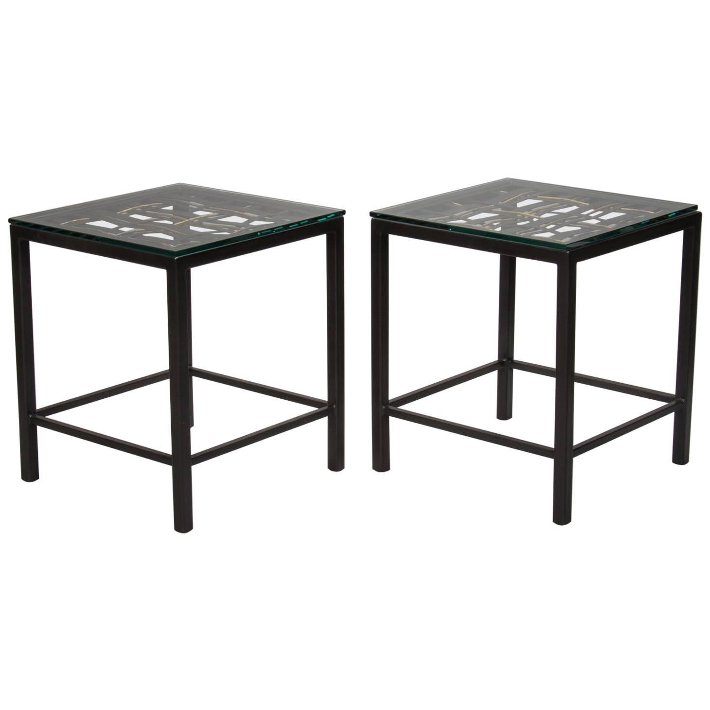 Paire de tables d'extrémité sur mesure fabriquées avec une grille en métal français en vente
