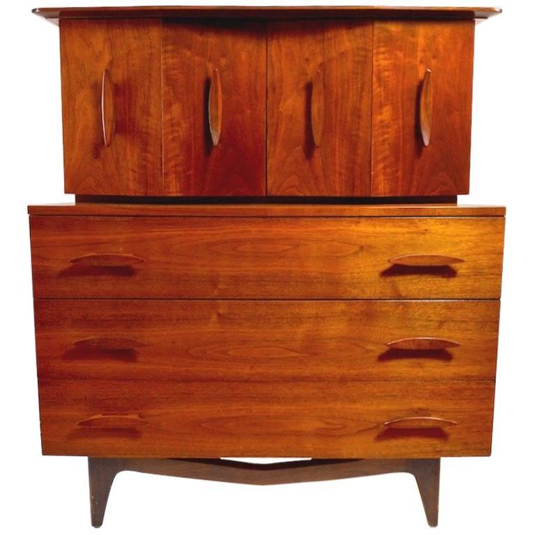 MidCentury Modern Dresser For Sale at 1stDibs