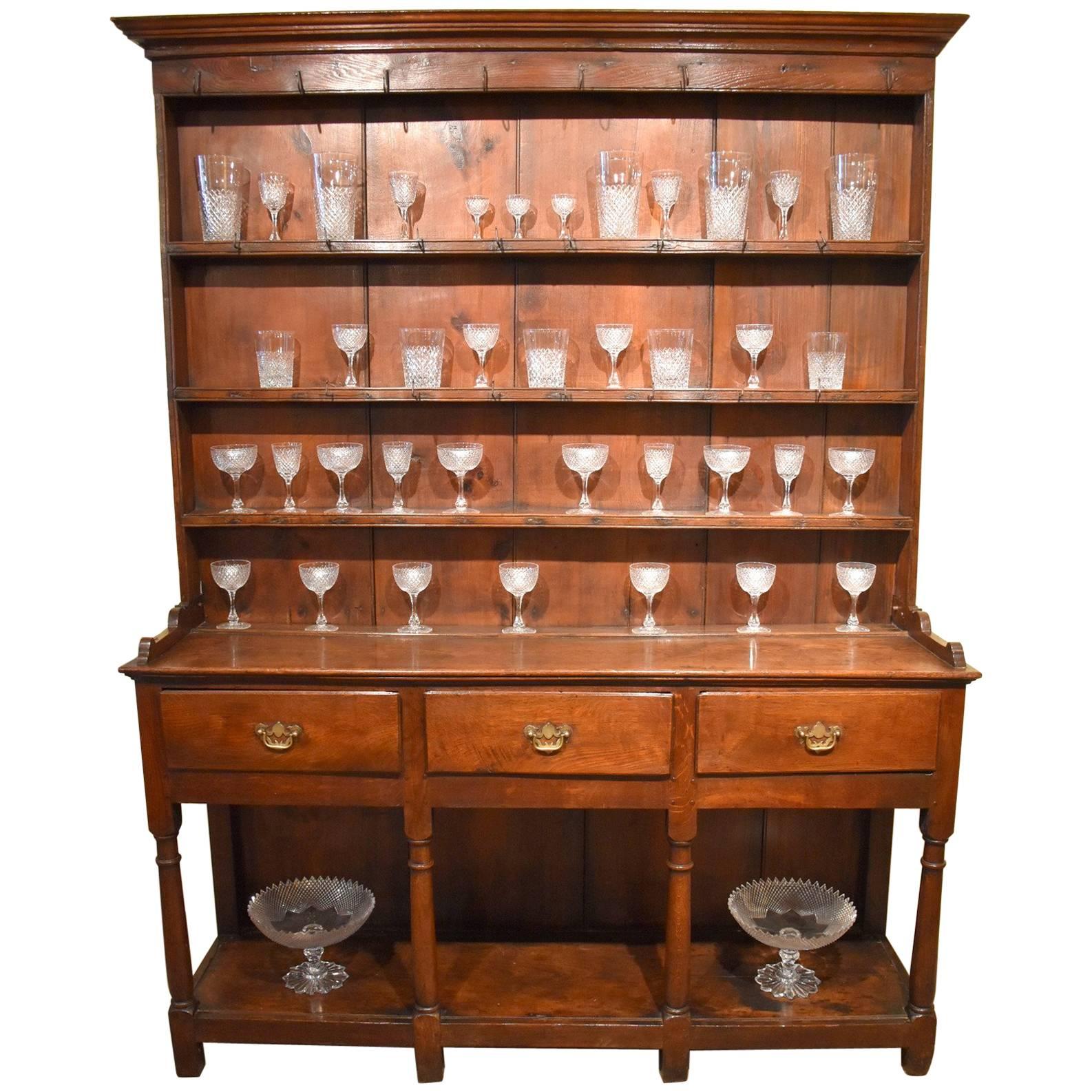 Attractive Early 19th Century Oak Dresser