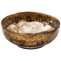 Early 20th Century Japanese Meiji Period Porcelain Circular Pottery Bowl Early 20th Century Japanese Meiji Period Porcelain Circular Pottery Bowl