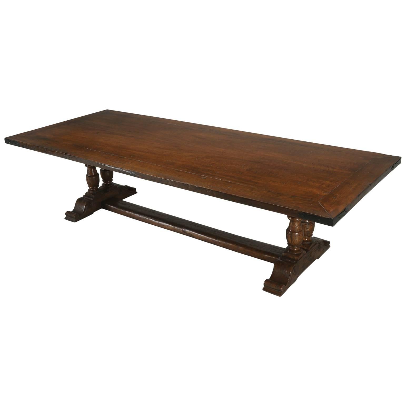 Table de salle à manger de style campagnard français fabriquée à partir de noyer récupéré à Chicago par Old Plank en vente