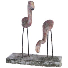 Vieux Flamingos de jardin en béton