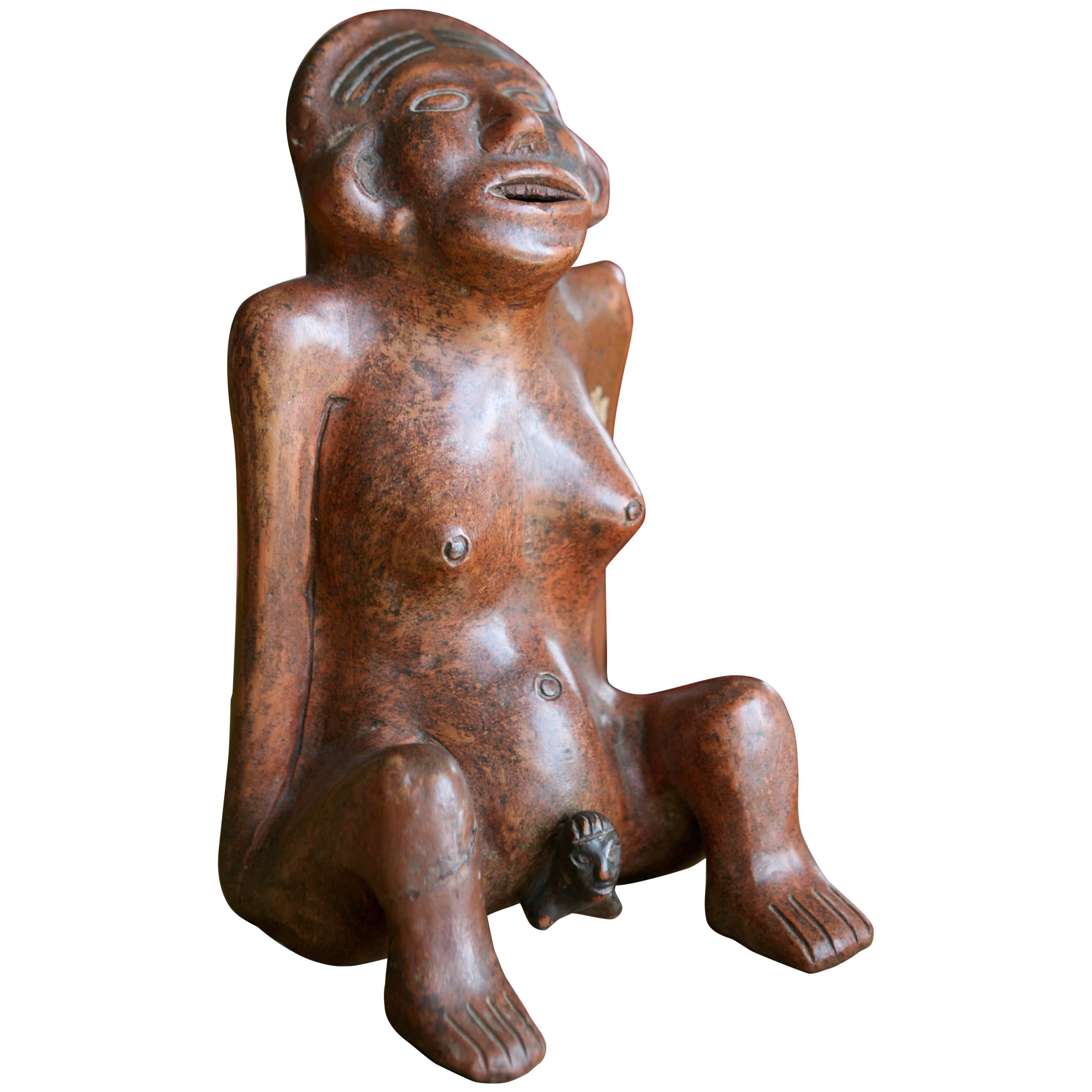 Figure en poterie précolombienne représentant une femme donnant sa naissance