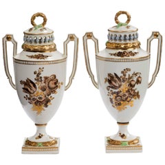 Paar Augustus Rex-Vasen des späten 18. Jahrhunderts
