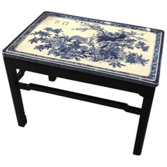 Extraordinaire table à thé en porcelaine japonaise à plateau en carreaux:: fin de la période Meiji