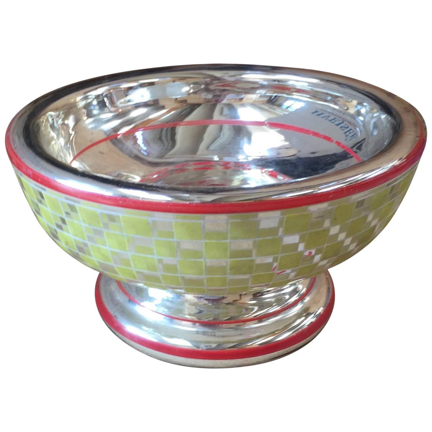 Painted silver plated glass bowl in mercury silver or poormans silver, France.
For sweets or as a decorative object for Christmas.