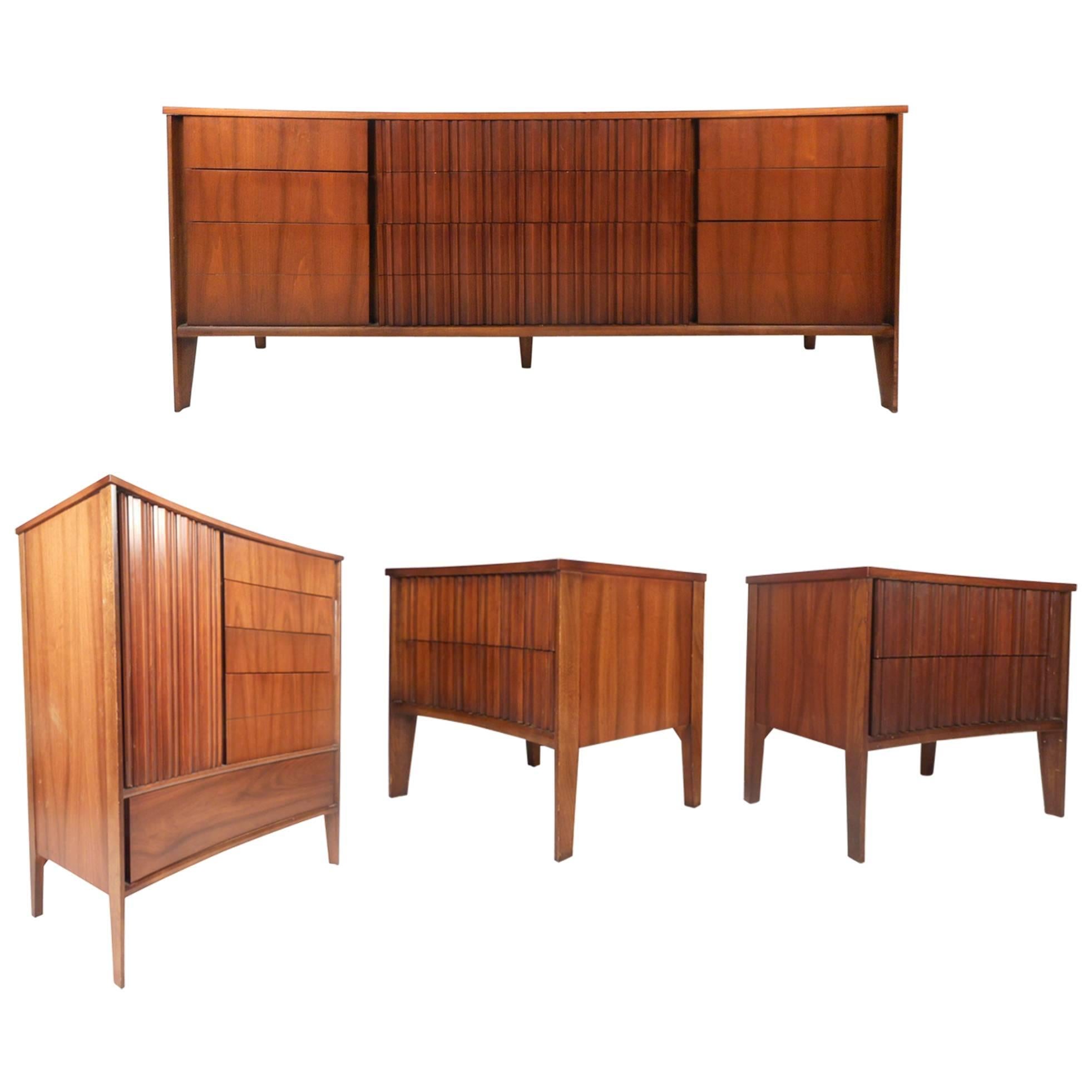 Mid-Century Modern Curved Front Bedroom Set by Strata for Unagusta