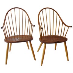Pair of Thomas Moser Continuous Arm Windsor Dining Chairs