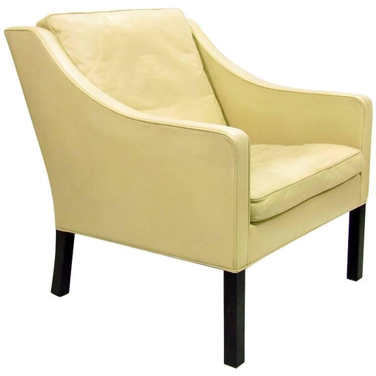 Danish Model 2207 Lounge Chair in Cream Leather by Børge Mogensen For Sale