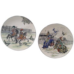 Pareja de grandes cargadores Longwy pintados con escenas medievales, años 50