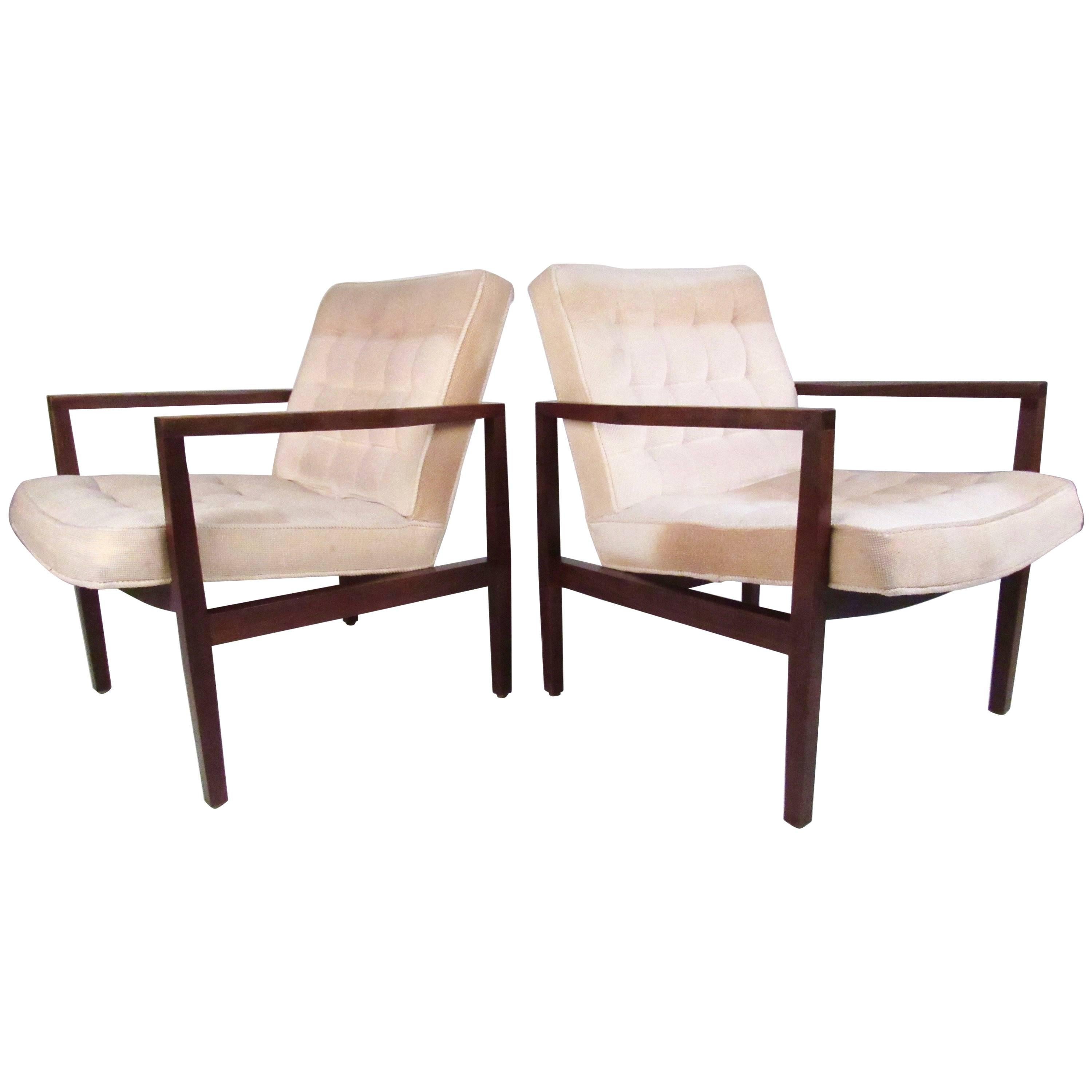 Stylish Pair of Midcentury Knoll Style Lounge Chairs