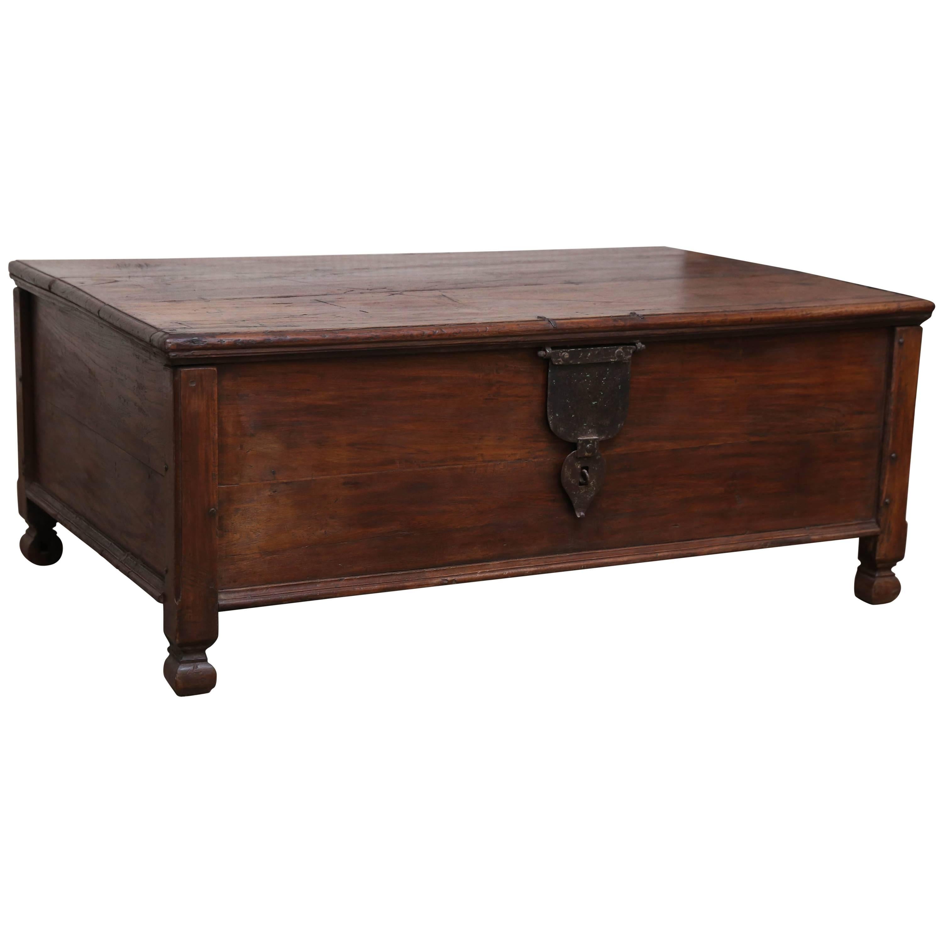 Large Teak Wood Early 19th Century Dowry Chest on Four Wooden Wheels For Sale