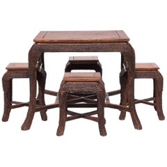 Chinesisches Drachen-Tisch-Set mit quadratischen Hockern, um 1900