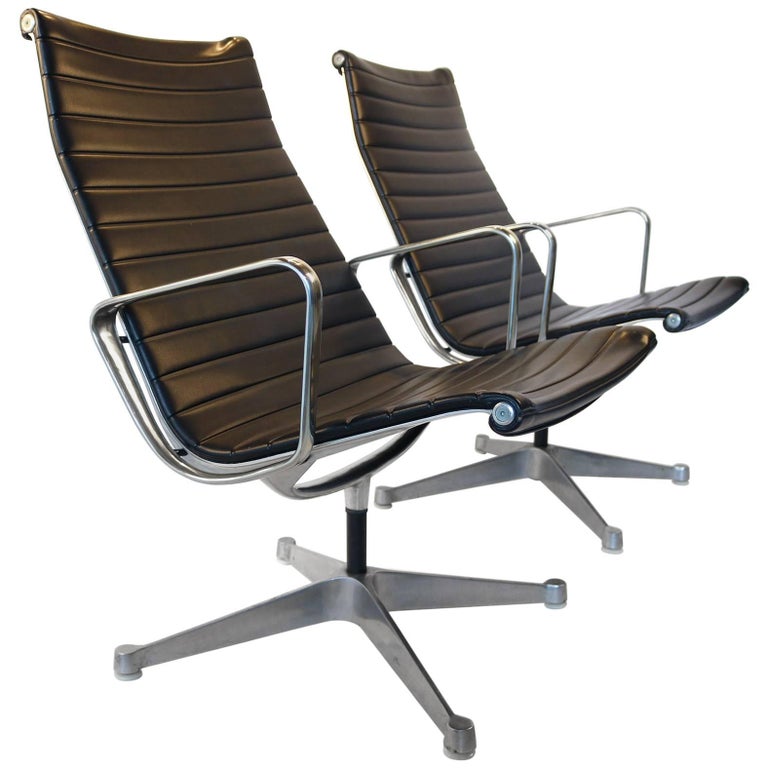 Charles Eames for Herman Miller Aluminium Group Swivel Lounge Chairs at