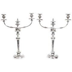 Paire de chandeliers anciens George III à trois lumières Matthew Boulton:: 1784