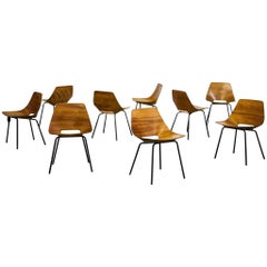 Ensemble de neuf chaises françaises Pierre Guariche Modèle Tonneau pour Steiner Design