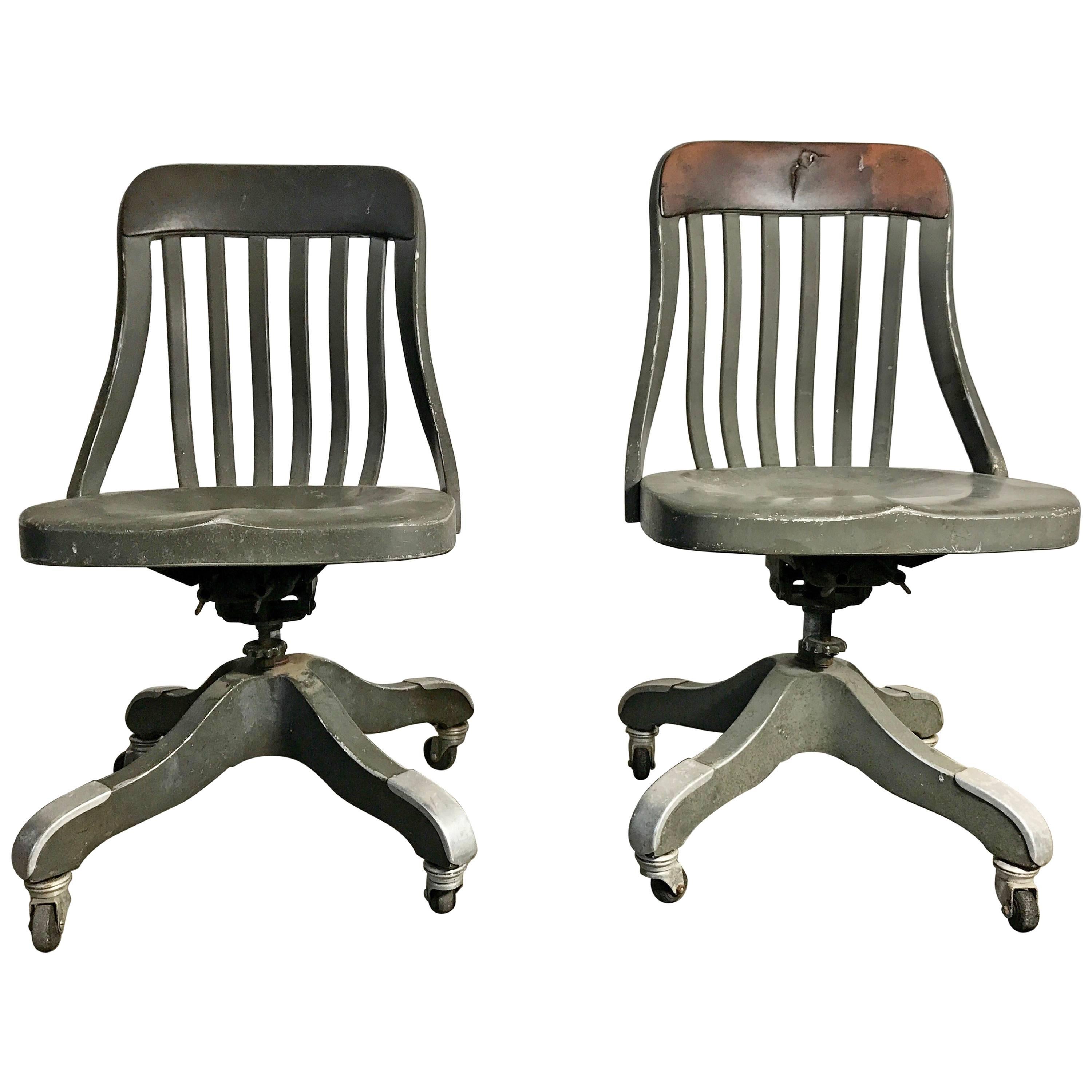 Chaises à pampilles industrielles Shaw Walker en aluminium du début des années 1920 en vente