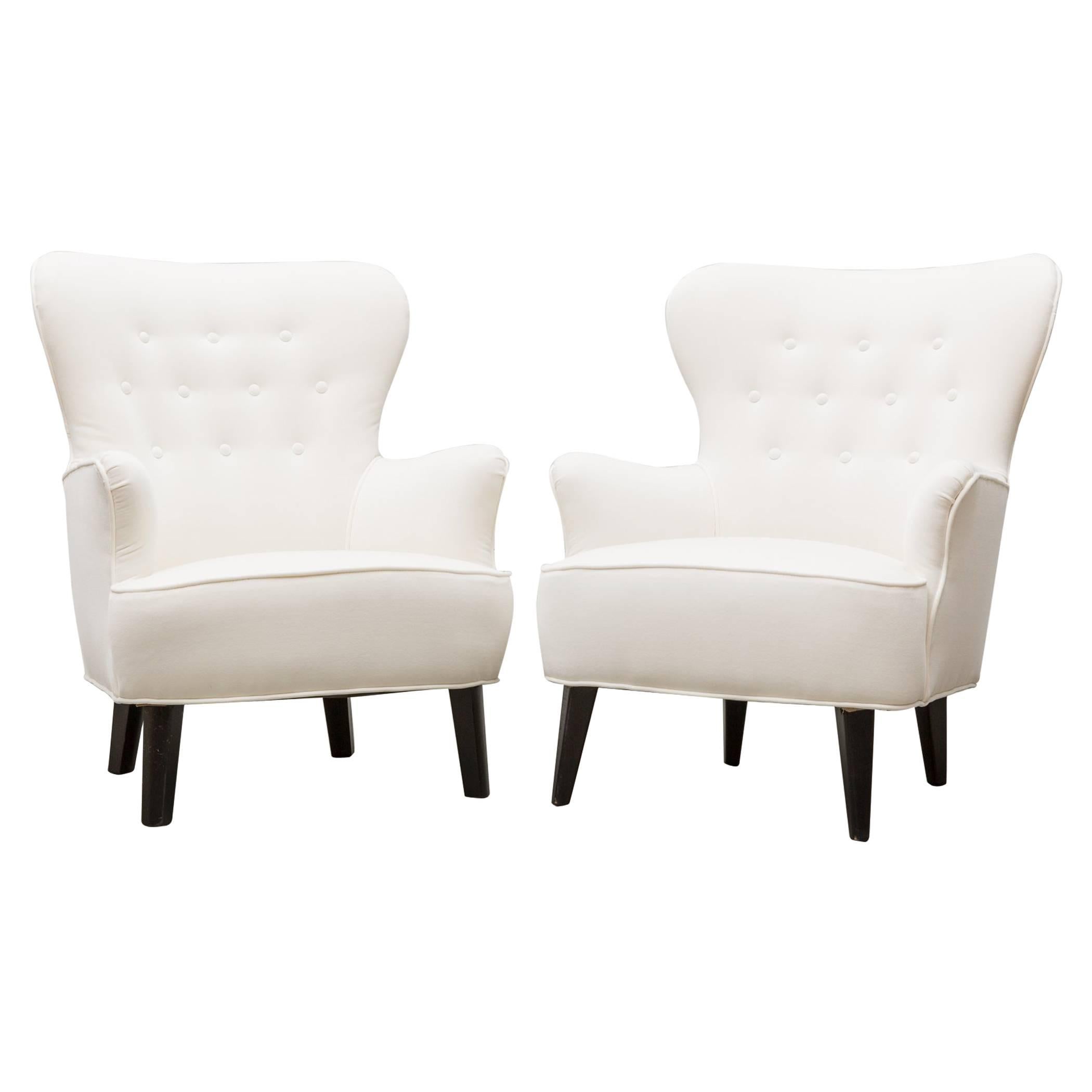 Gorgeous Pair of White Velvet Theo Ruth Lounge Chairs by Artifort