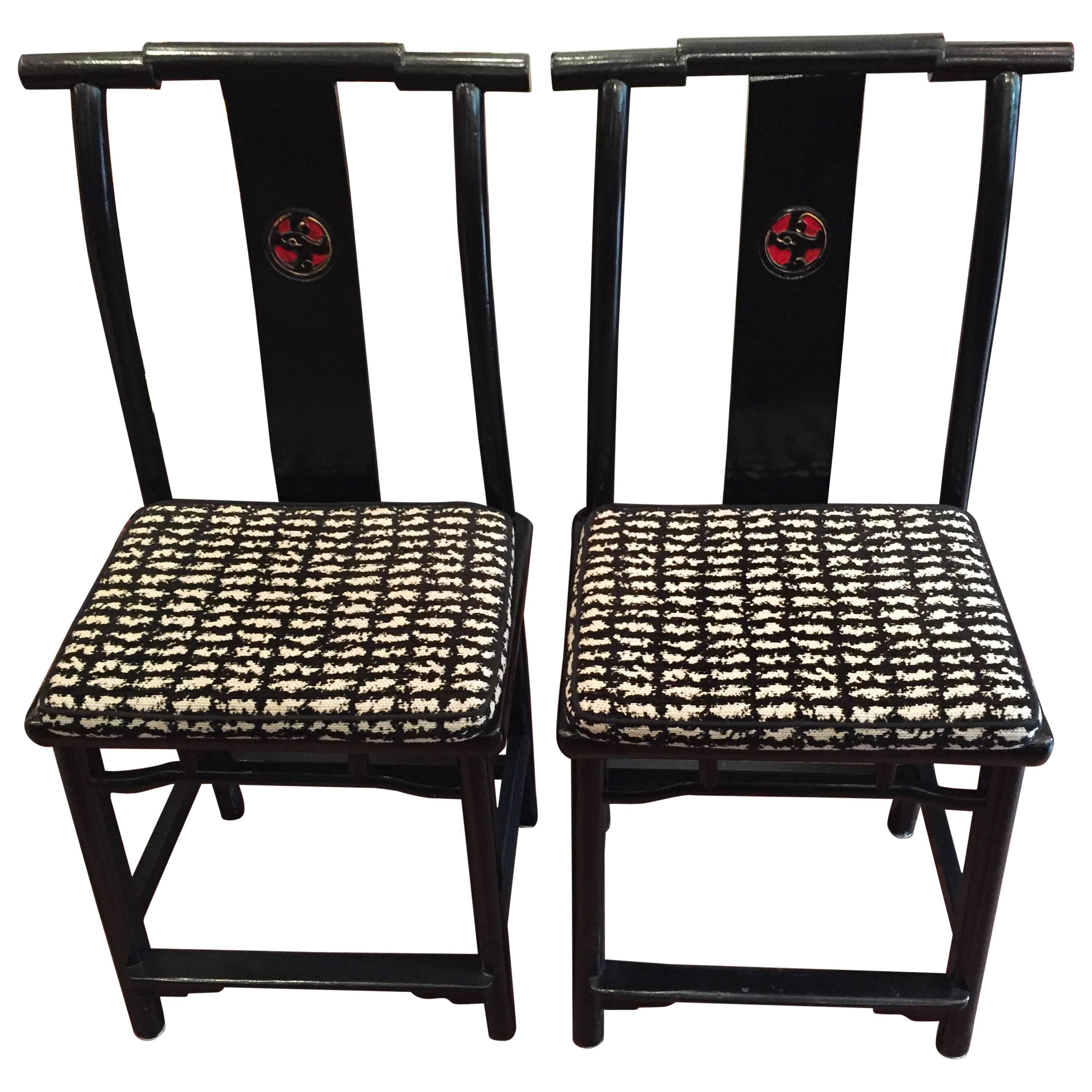 19th Century Qing Dynasty Black and Red Lacquered Side Chair For Sale