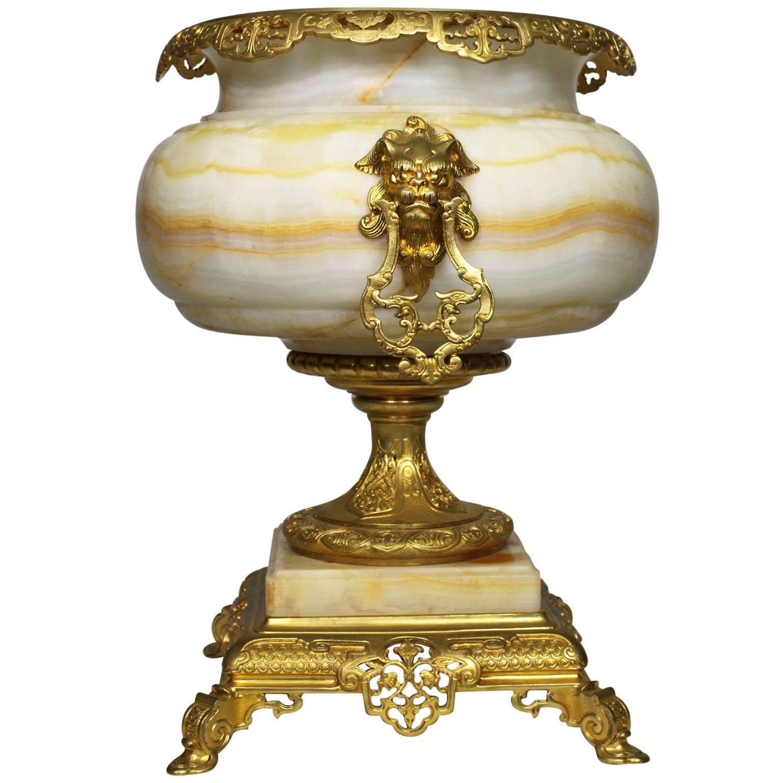 Urne orientaliste du XIXe siècle en onyx et bronze doré, attribuée à Eugène Cornu