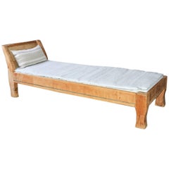 Antique lit de repos provincial en pin rustique