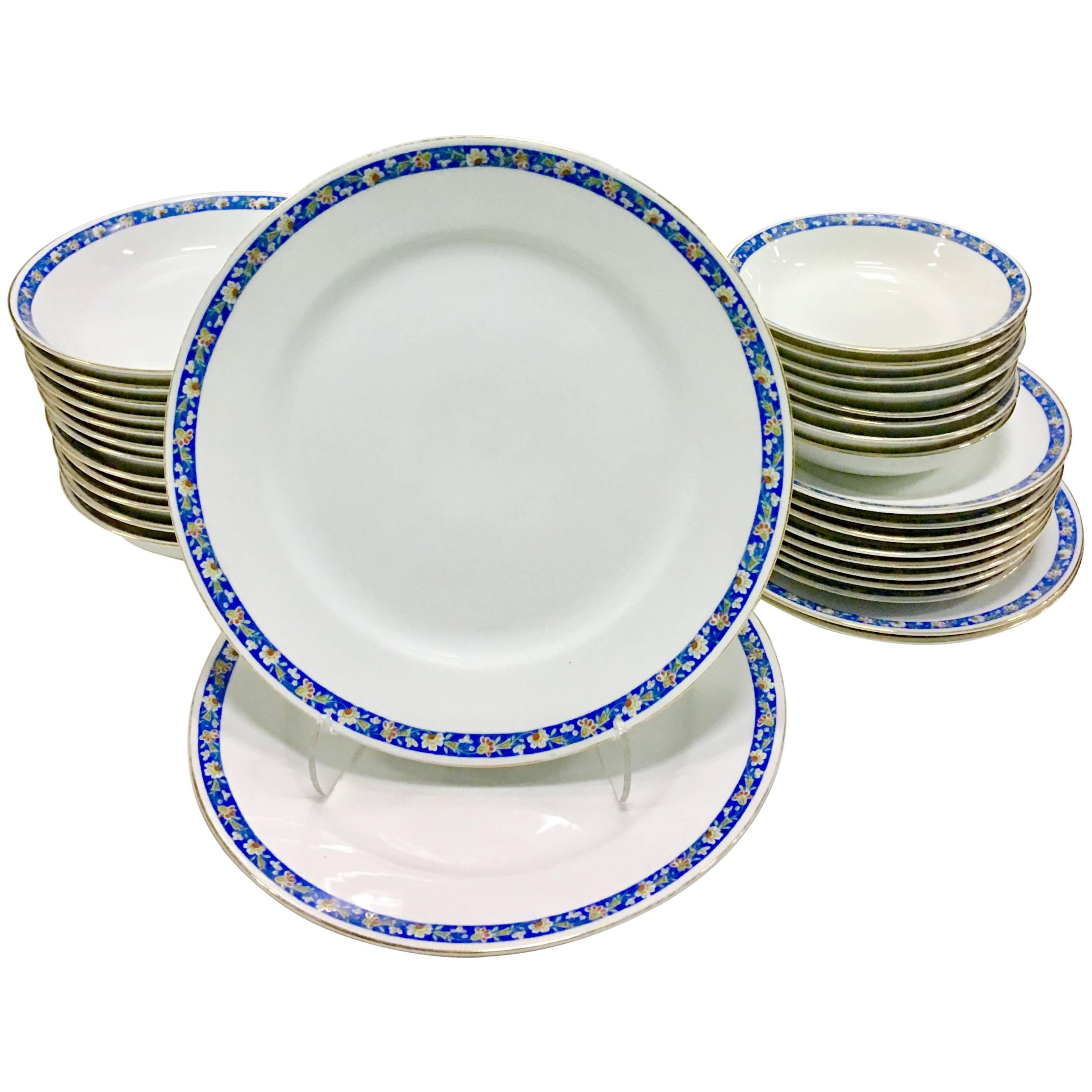 1930'S Japanese Porcelain Dinnerware Set Of 32 Pieces By, Noritake For Sale