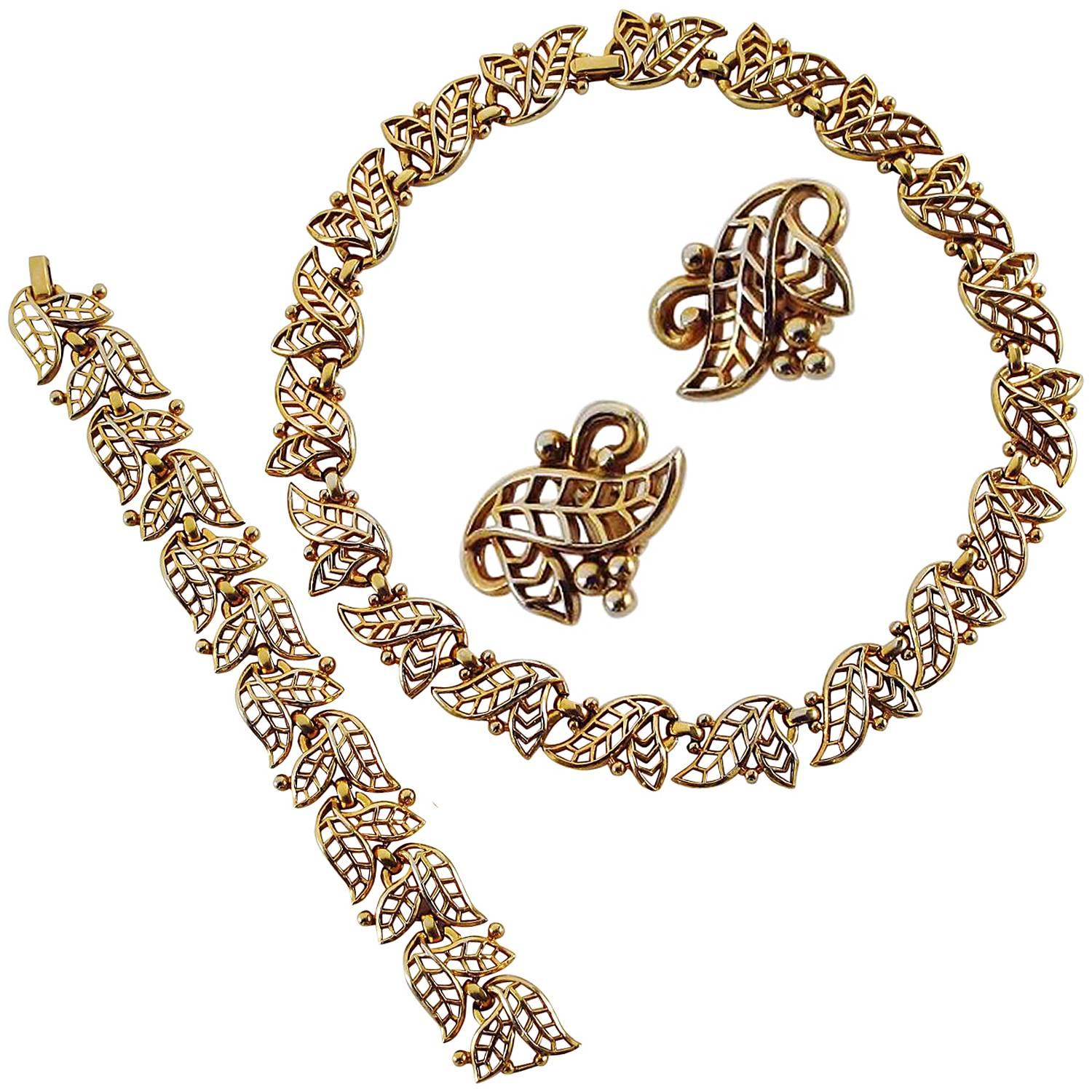 Trifari Vintage 'Golden Laurel' Gold Tone Necklace, Bracelet and Earrings For Sale