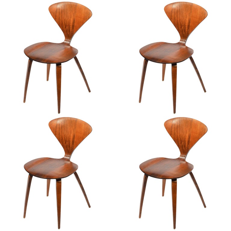 Set Of Four Early Norman Cherner Dining Chairs In Walnut For Plycraft
