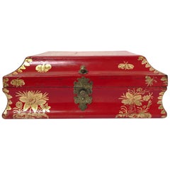18th Century Period Louis XV Red and Gold Lacquer Chinoiserie Wig Box