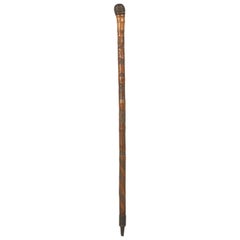Antique canne ou bâton de marche avec une grande épée cachée à l'intérieur