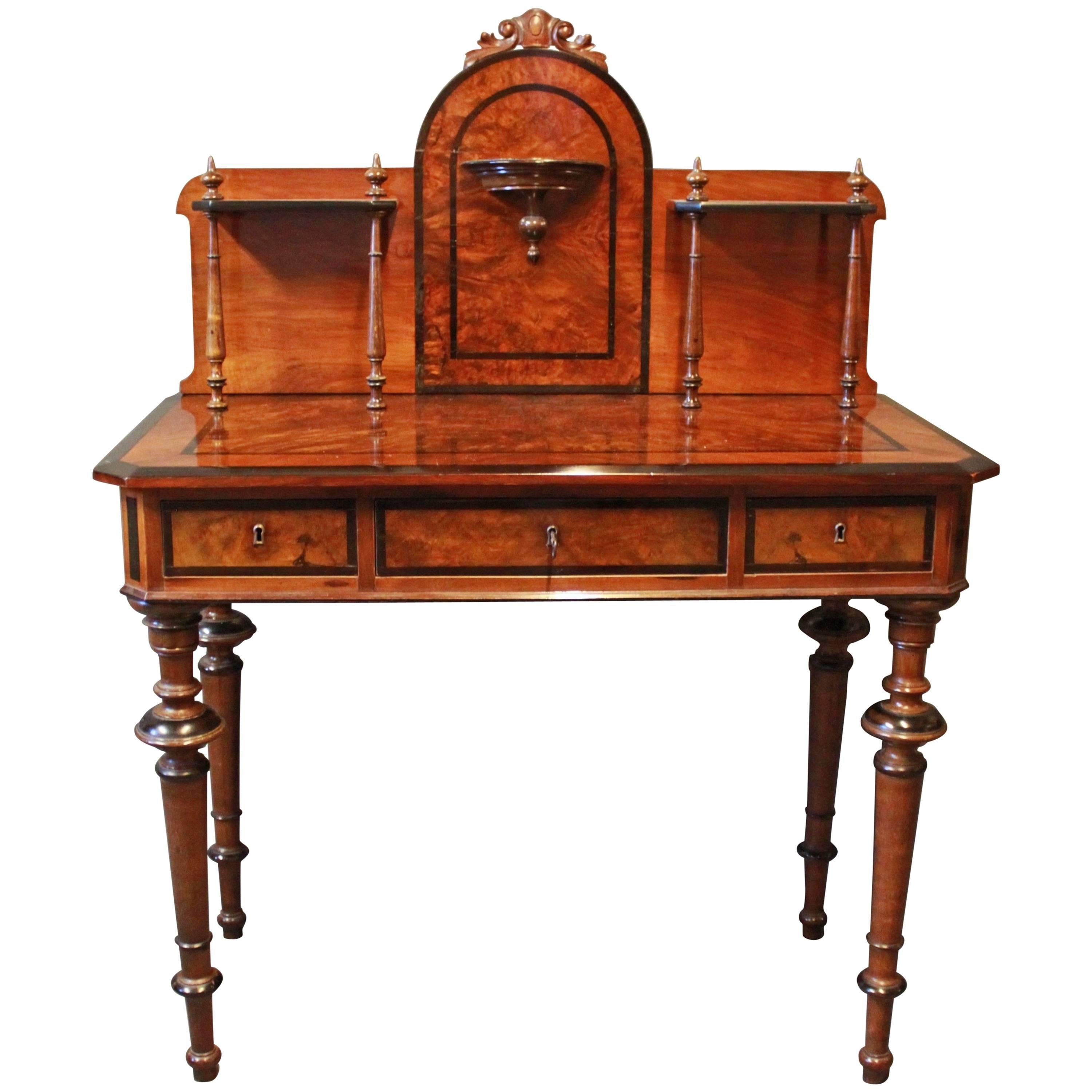 Ladies Desk in Handpolished Walnut from the 1860s