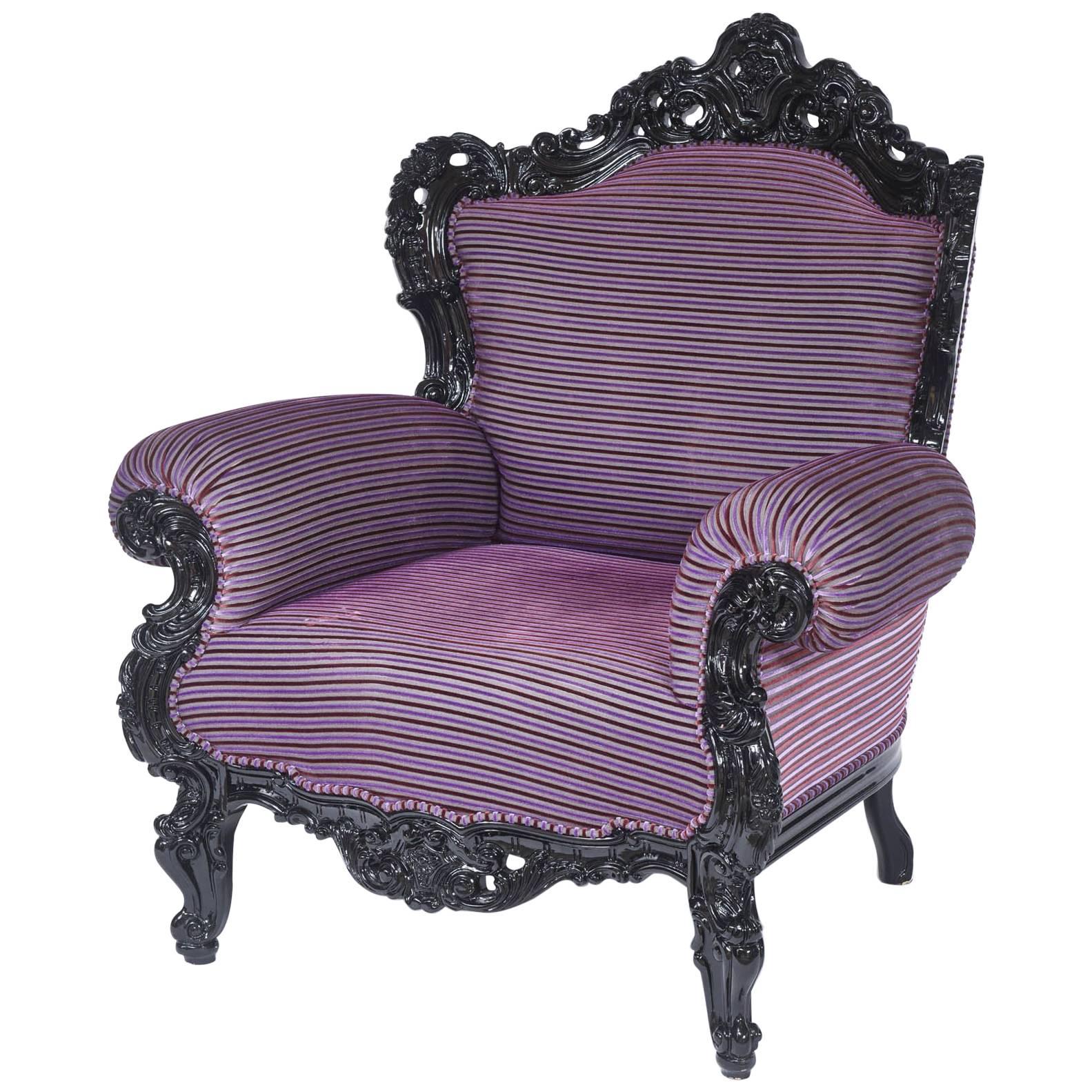 Maßgefertigter übergroßer Carlo Rampazzi-Sessel, schwarz mit maßgefertigter lila Polsterung